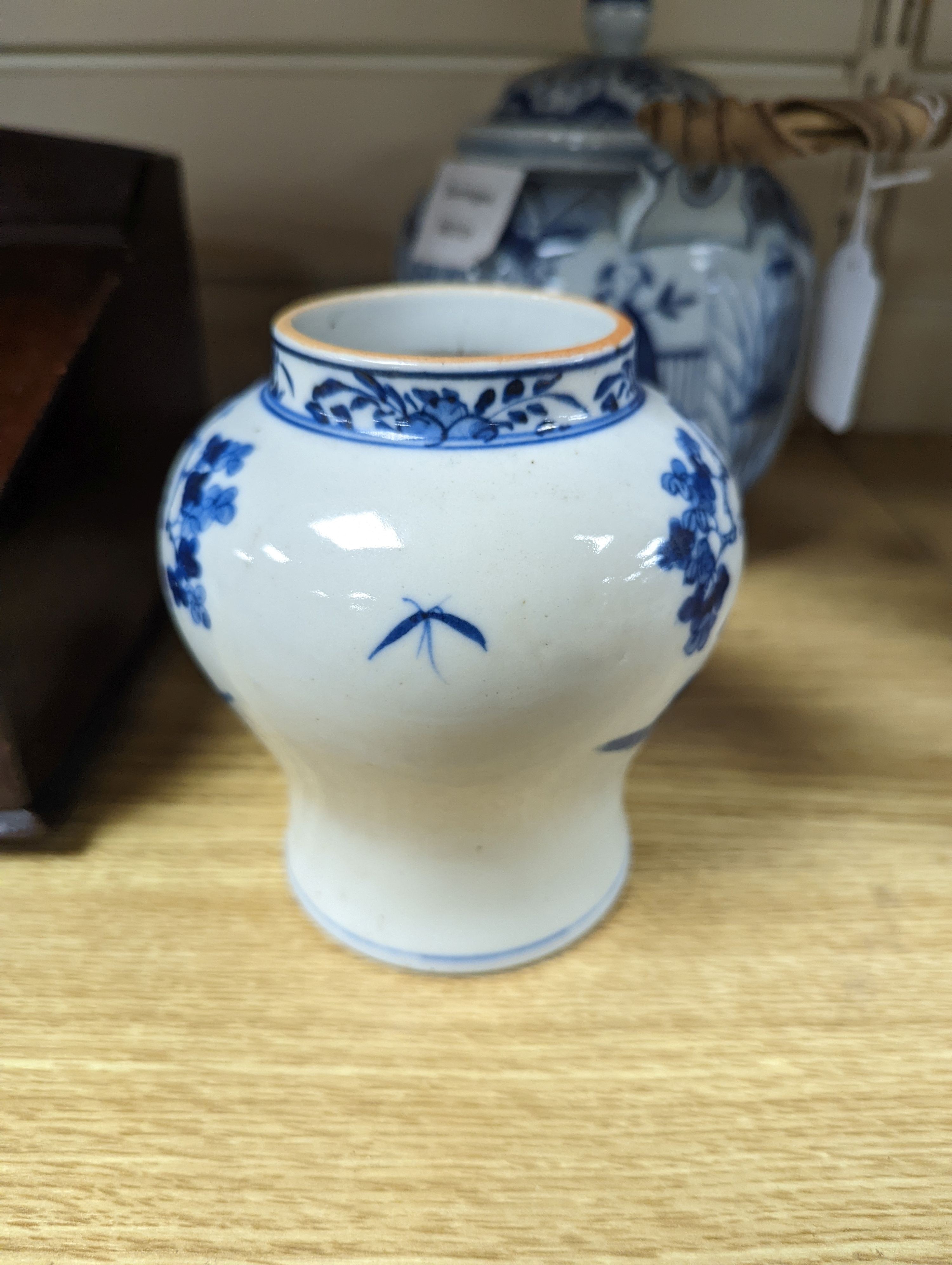 A Chinese blue and white small vase and teapot 19cm